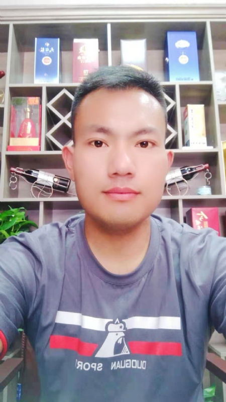 钱乾的第一张照片--滨海上门女婿服务网